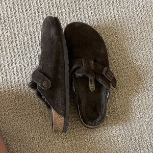 Birkenstock Boston Shearling Clogs in Dark Brown